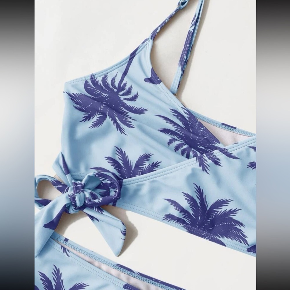 Shein Maternity Palm Tree Print
Knot Side Bikini Swimsuit
Size:M - Picture 5 of 8